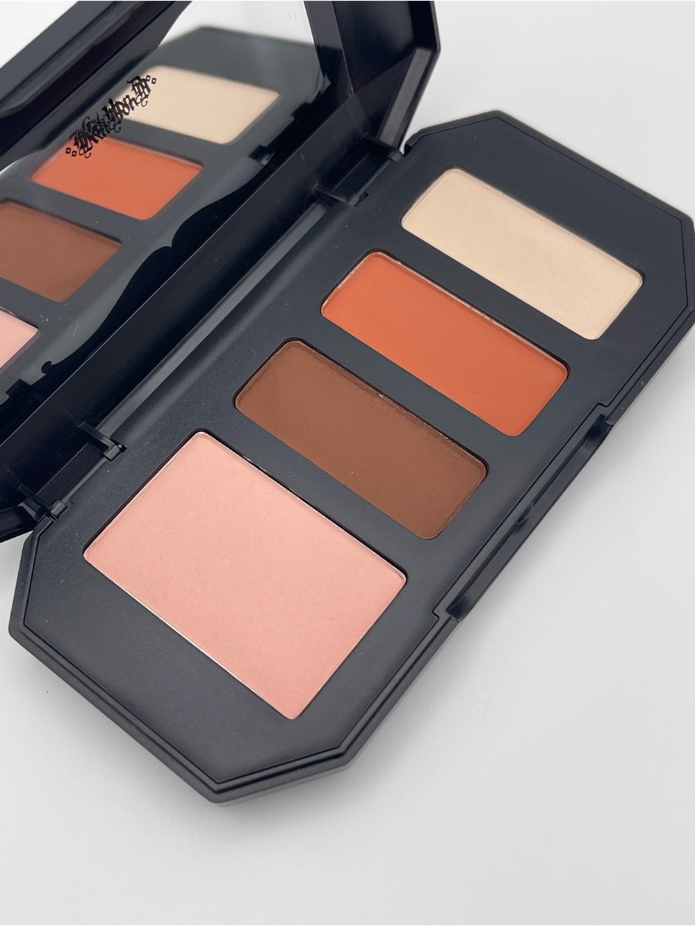 Kat Von D Shade + Light  Eye Contour Quad in Rust   New